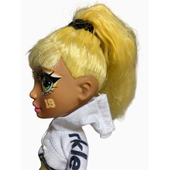 Rainbow High Cheerleader Doll Sunny Madison 11" Yellow Hair - Picture 5 of 8